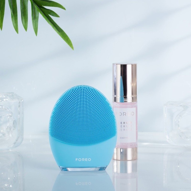 Foreo Luna 3 Facial Cleansing Brush for Combination Skin