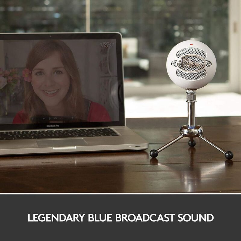 ميكروفون سنوبول آيس سلكي أبيض من إنتاج شركة بلو ميكروفونز للاستخدام على أجهزة الكمبيوتر الشخصية