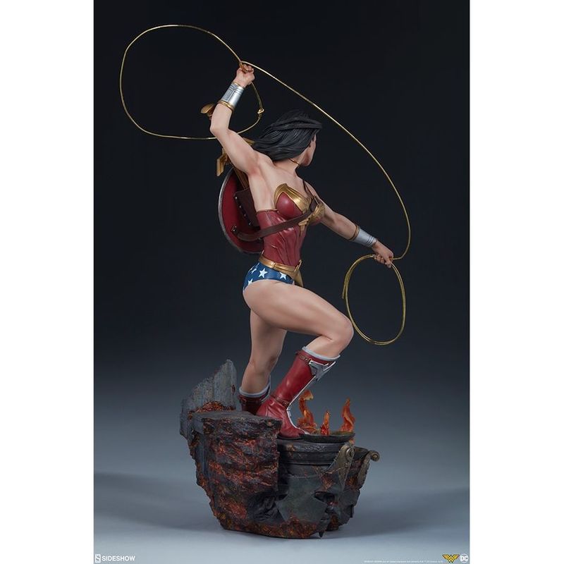 Sideshow Wonder Woman Premium Format Figure 1/4 Scale