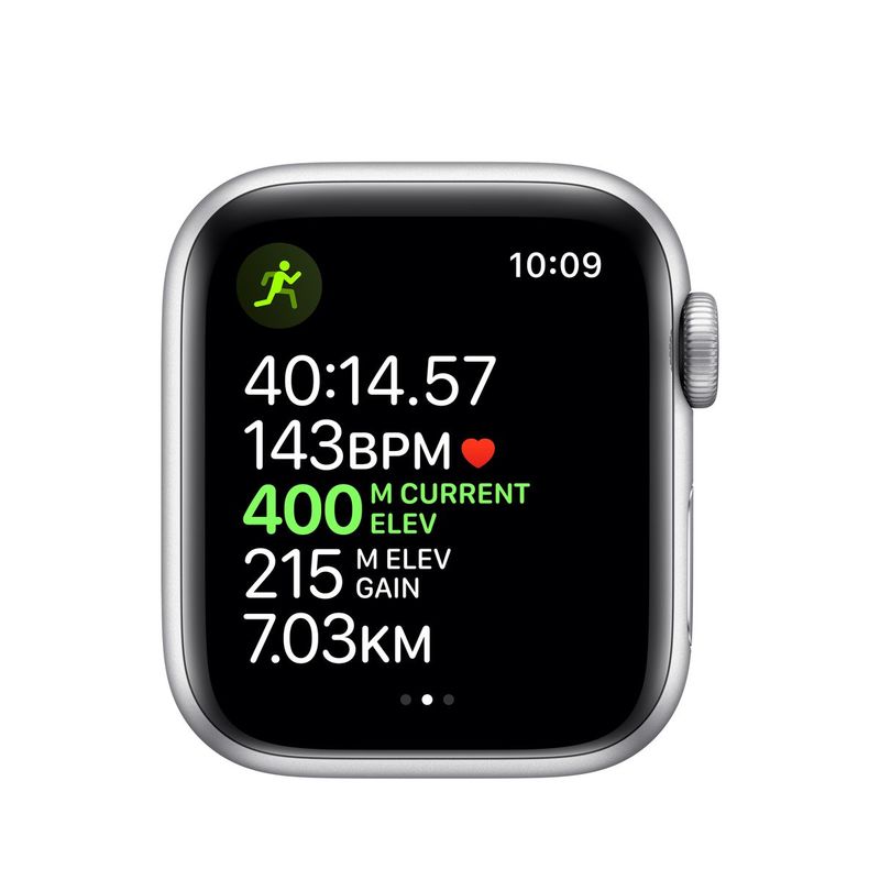 ساعة نايك الإصدار الخامس من آبل مع جي بي إس 40 مم ذات هيكل من الألومنيوم الفضي مع سوار رياضي نايك بلاتيني شفاف/أسود نايك