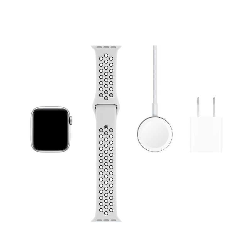 ساعة نايك الإصدار الخامس من آبل مع جي بي إس 40 مم ذات هيكل من الألومنيوم الفضي مع سوار رياضي نايك بلاتيني شفاف/أسود نايك