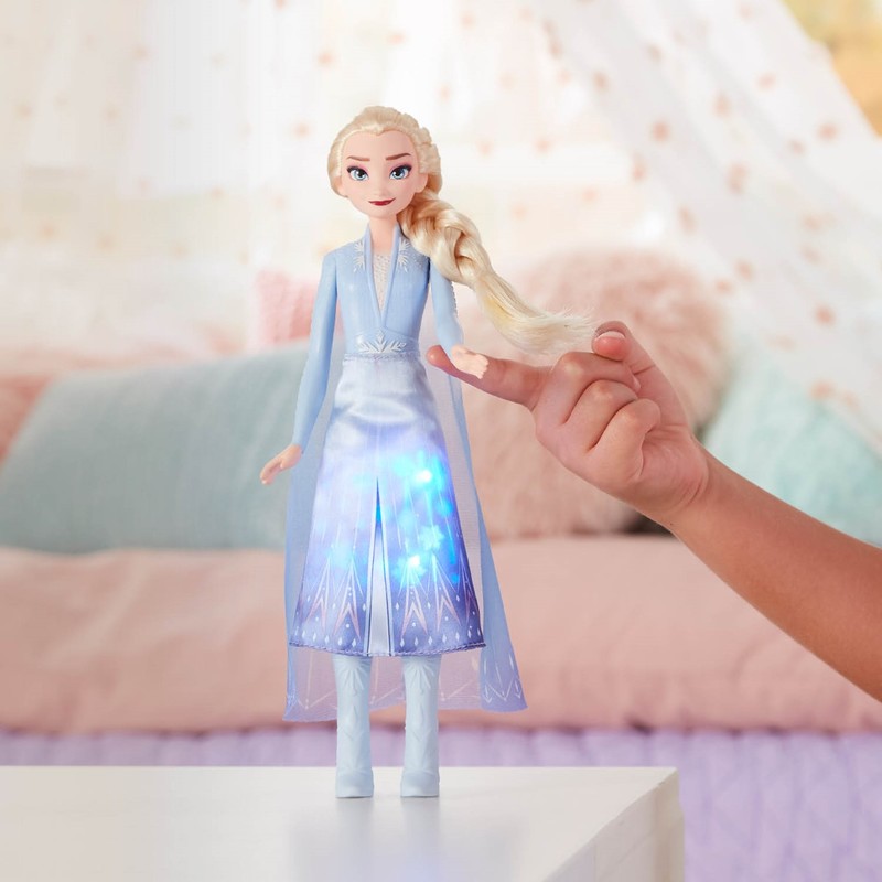 Hasbro Frozen 2 Light Up Fashion Elsa