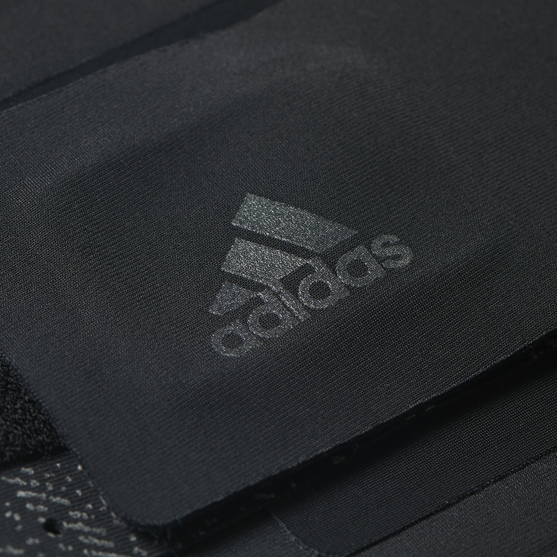 حزام رياضي أسود من أديداس للهواتف الذكية حتى 5.5 بوصة
